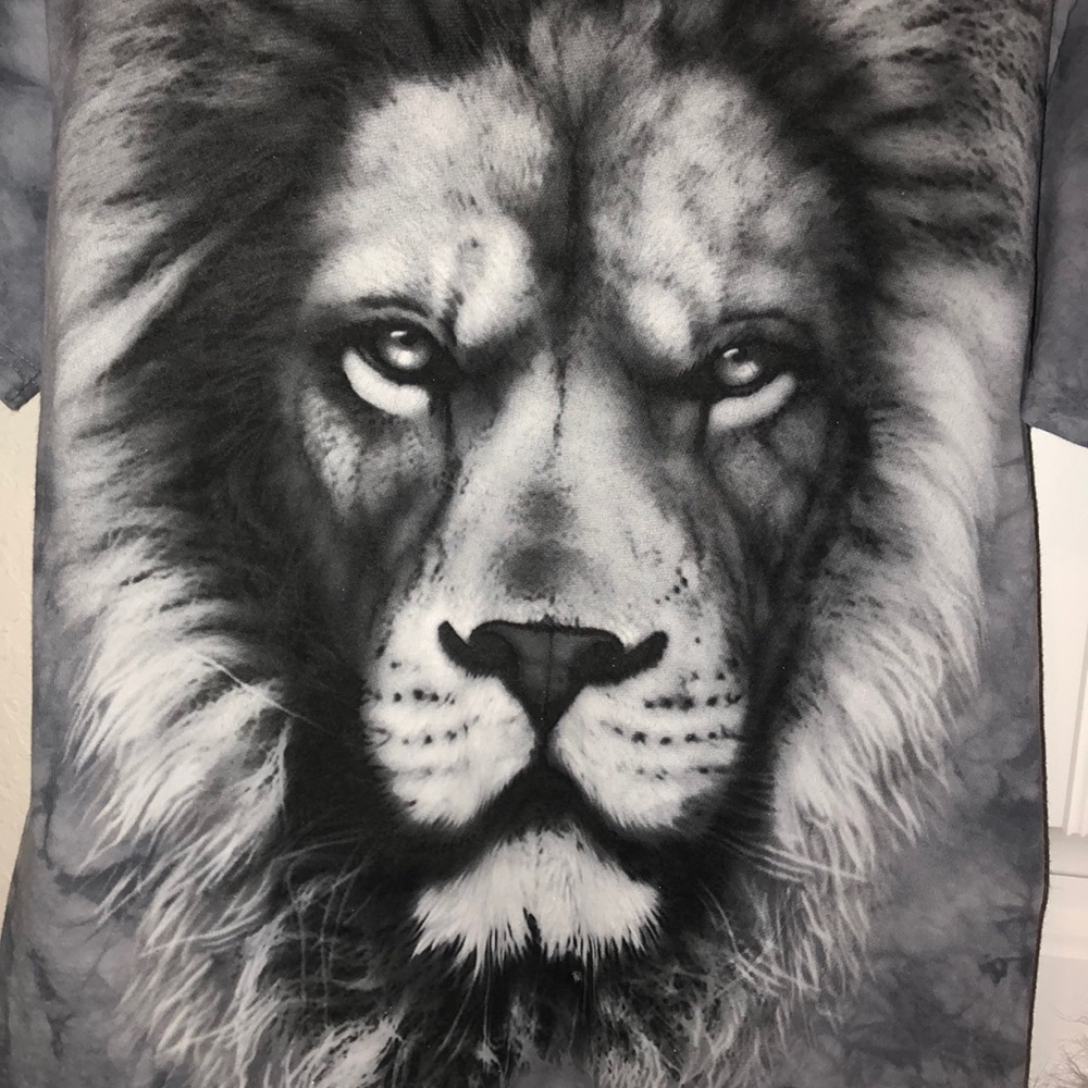 LION TEE